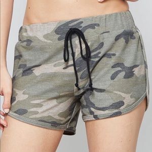 NWT Camo Short Shorts ~LARGE~ BOUTIQUE